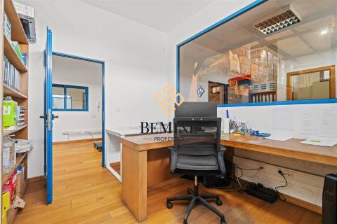 Armazém + Terreno / Santa Cruz - Ilha da Madeira