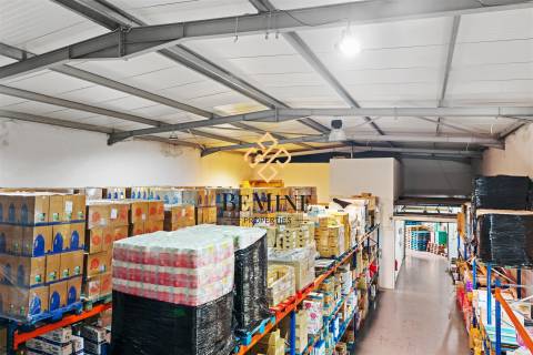 Armazém + Terreno / Santa Cruz - Ilha da Madeira