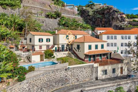 Terreno + Moradia + Anexo / Ponta do Sol, Ilha da Madeira