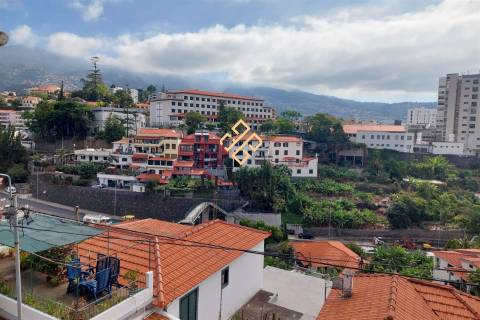 Quintinha da Fé / Apartamento T2 / Funchal - Ilha da Madeira