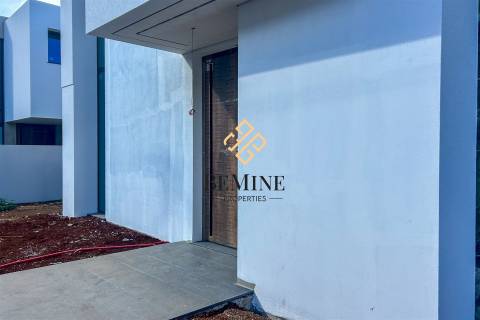 Villa  T3+1 / Moradia de Luxo / Vargem, Calheta - Ilha da Madeira