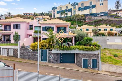 Moradia Geminada T3 / Funchal - Ilha da Madeira