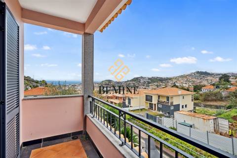 Moradia Geminada T3 / Funchal - Ilha da Madeira