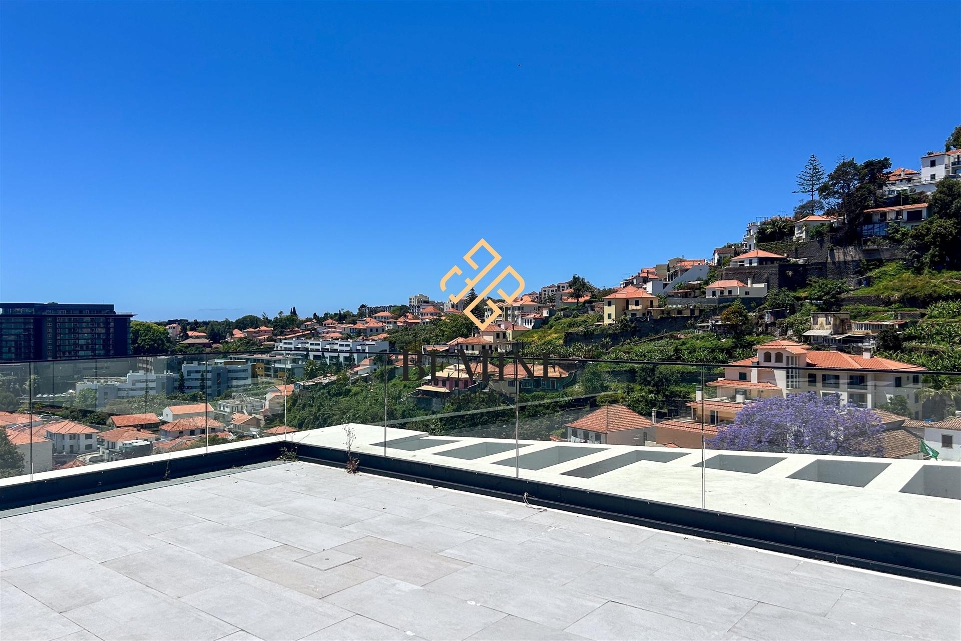 Edifício Uptown 13 / Apartamento T5 Duplex / Funchal  - Ilha da Madeira