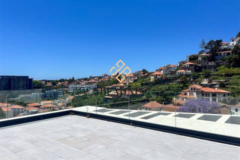 Edifício Uptown 13 / Apartamento T5 Duplex / Funchal  - Ilha da Madeira