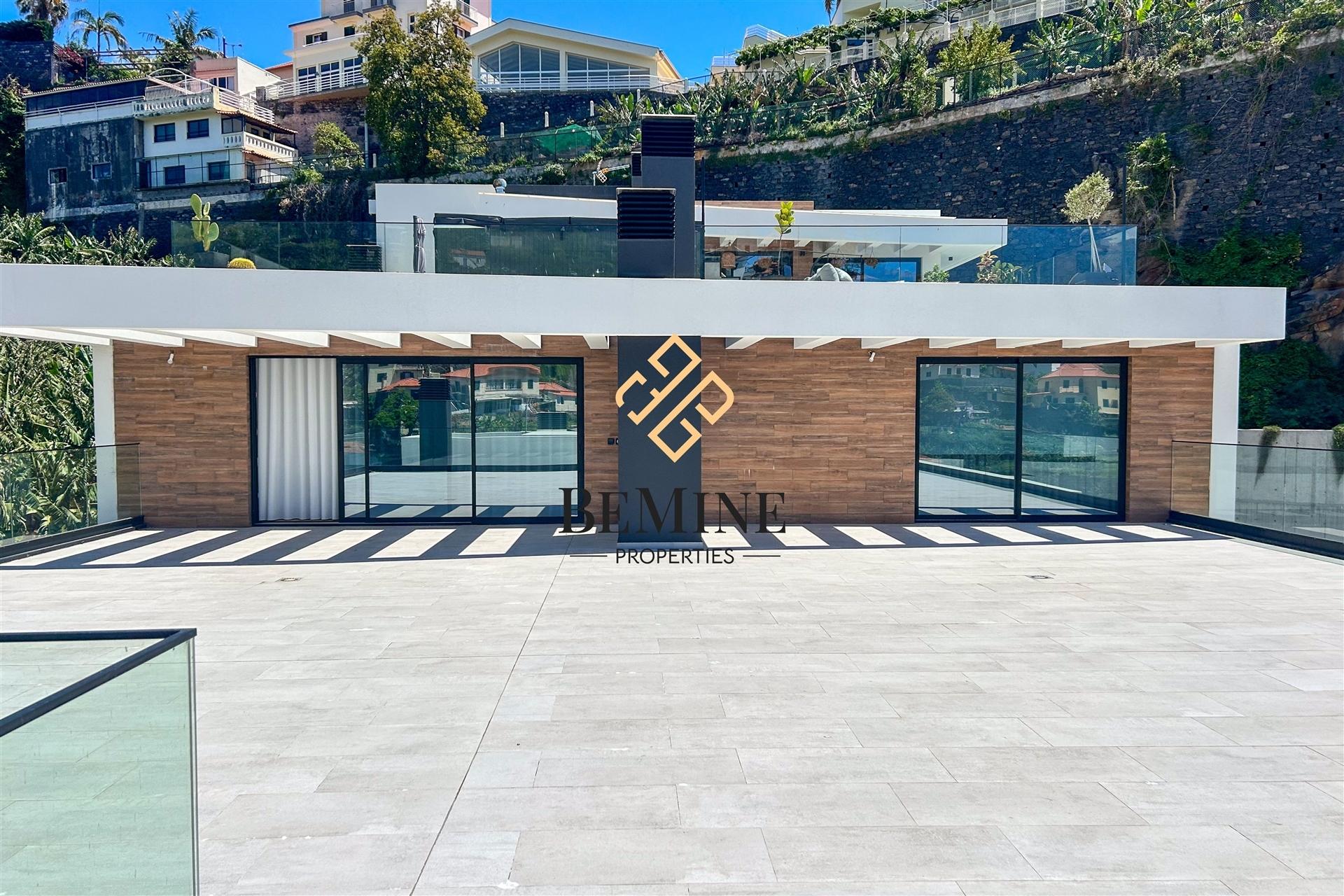 Edifício Uptown 13 / Apartamento T5 Duplex / Funchal  - Ilha da Madeira