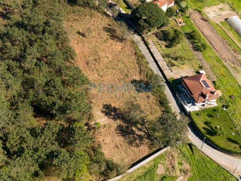 Lote de Terreno com Projeto Aprovado em Creixomil, Barcelos