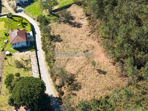Lote de Terreno com Projeto Aprovado em Creixomil, Barcelos