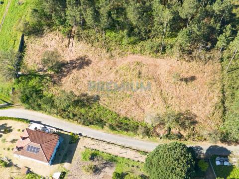 Lote de Terreno com Projeto Aprovado em Creixomil, Barcelos