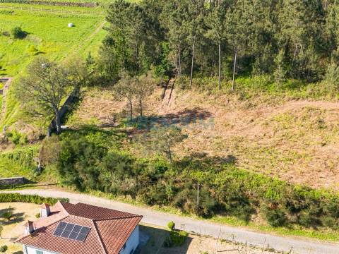 Lote de Terreno com Projeto Aprovado em Creixomil, Barcelos