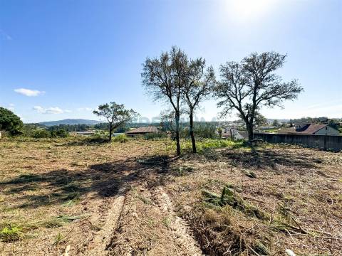 Lote de Terreno com Projeto Aprovado em Creixomil, Barcelos