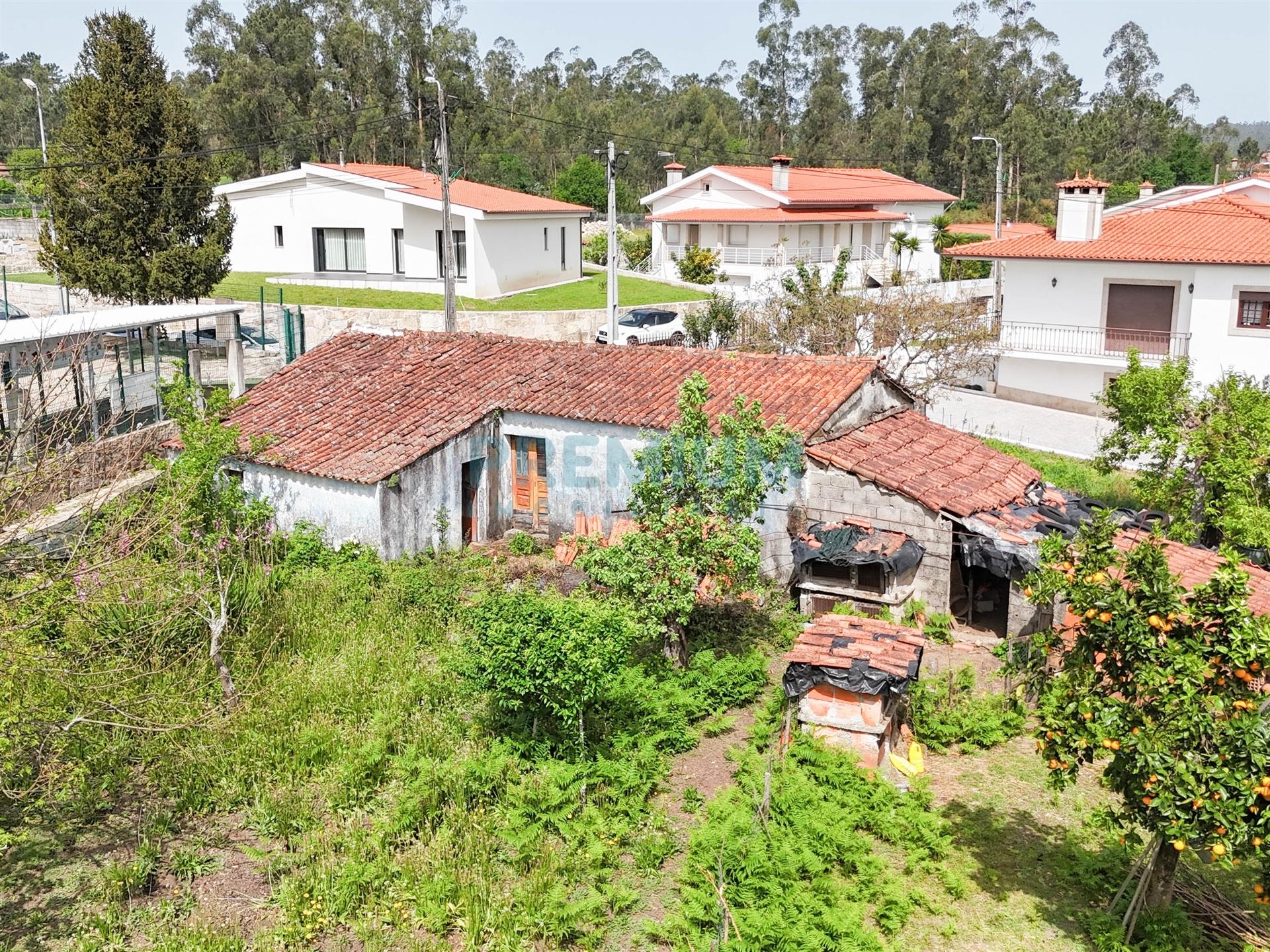Moradia para Restaurar T5 Venda em Roriz,Barcelos