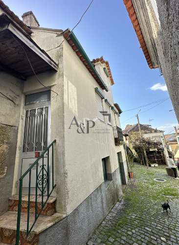 Moradia para Restaurar T4 Venda em Ferreirós do Dão,Tondela