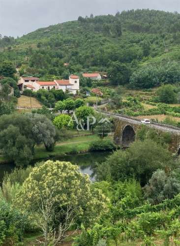 Moradia para Restaurar T4 Venda em Ferreirós do Dão,Tondela