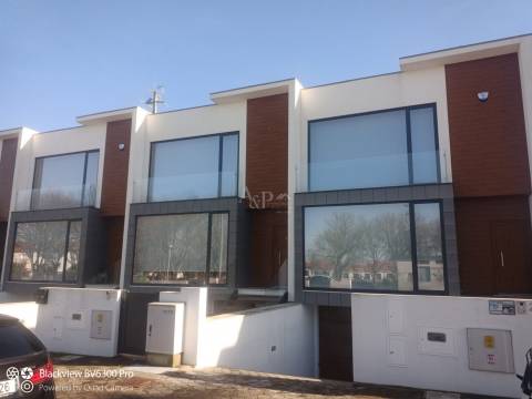 Moradia em Banda T3+1 Venda em Cacia,Aveiro