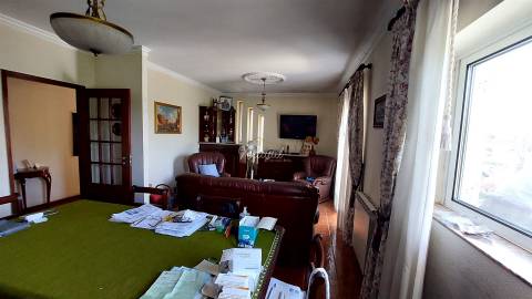 Moradia T4 independente com quintal em Lago, Amares