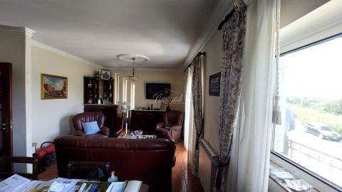 Moradia T4 independente com quintal em Lago, Amares