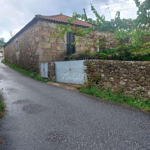 Moradia em pedra para restauro em Vila Verde - Excelente oportunidade! Nedyal-Imobiliária