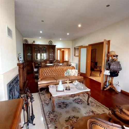 Excelente moradia T4 em pleno centro de Amares!