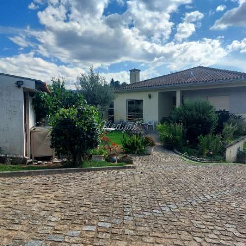 Excelente moradia T4 em pleno centro de Amares!