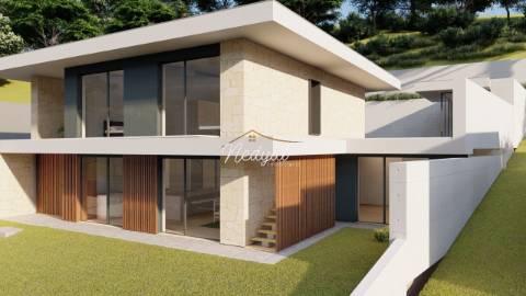 Moradia contemporânea isolada com piscina e vistas desafogadas em Vila Verde