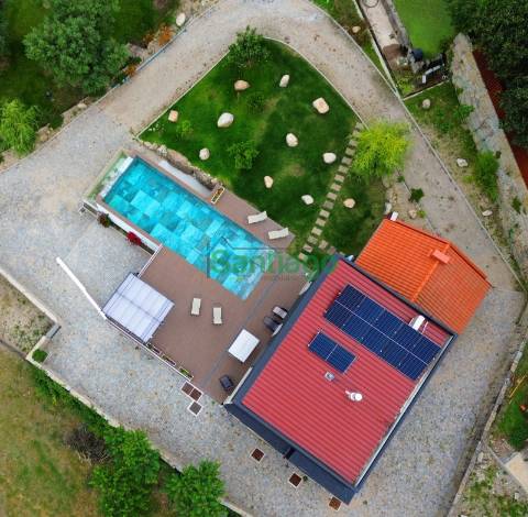 Quintinha T4 c/ Piscina e Pomar!