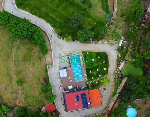 Quintinha T4 c/ Piscina e Pomar!