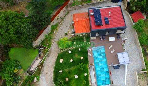 Quintinha T4 c/ Piscina e Pomar!