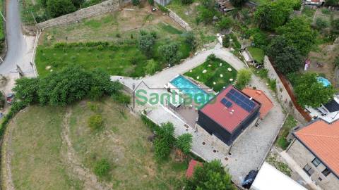 Quintinha T4 c/ Piscina e Pomar!