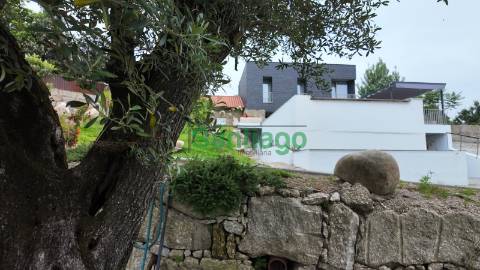 Quintinha T4 c/ Piscina e Pomar!