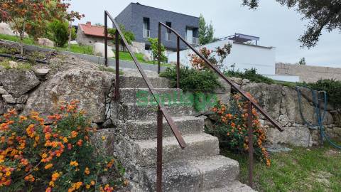 Quintinha T4 c/ Piscina e Pomar!