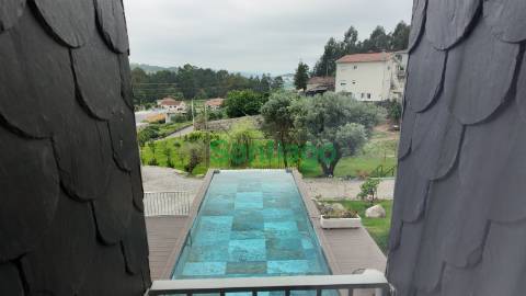 Quintinha T4 c/ Piscina e Pomar!