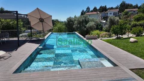 Quintinha T4 c/ Piscina e Pomar!