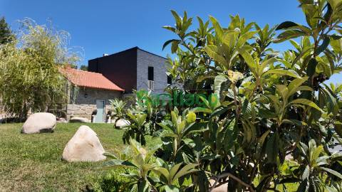 Quintinha T4 c/ Piscina e Pomar!