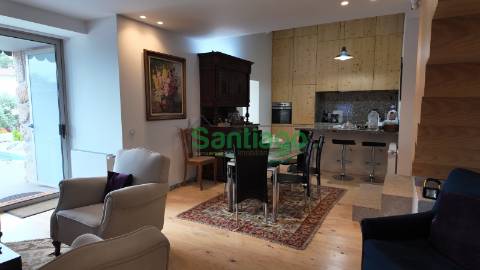 Quintinha T4 c/ Piscina e Pomar!