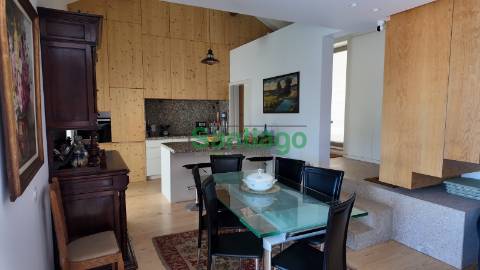 Quintinha T4 c/ Piscina e Pomar!