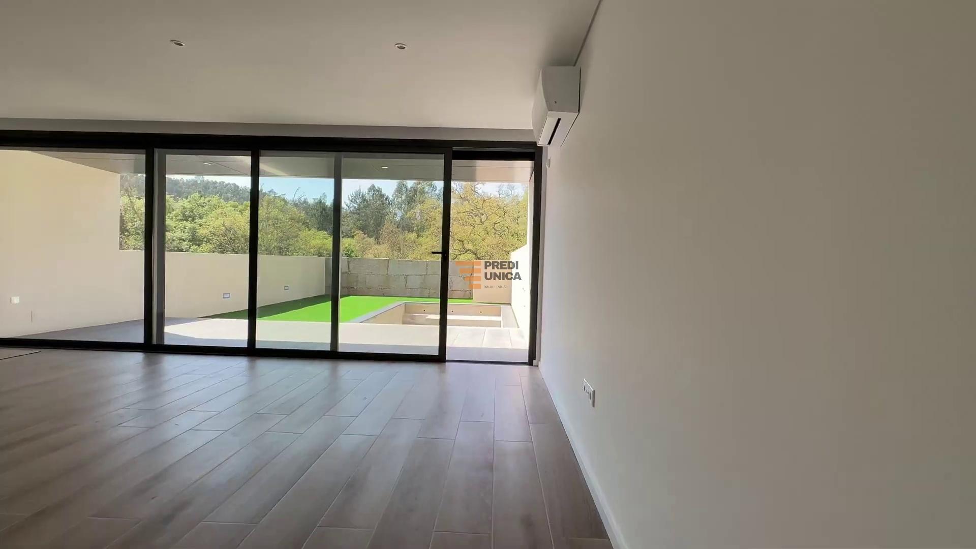 Moradia T3+1  Arquitetura Moderna