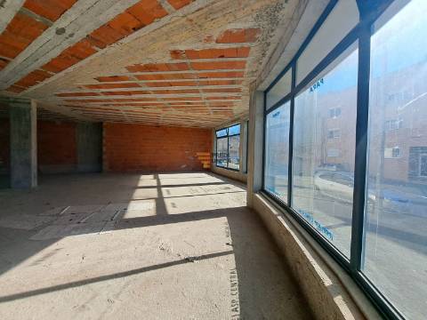 Loja frente 35 metros Madalena