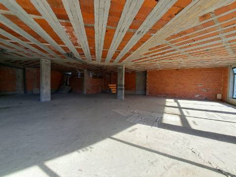 Loja frente 35 metros Madalena