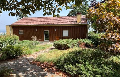 Moradia T2 Arrendamento em Carvalhosa,Paços de Ferreira