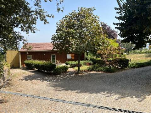 Moradia T2 Arrendamento em Carvalhosa,Paços de Ferreira