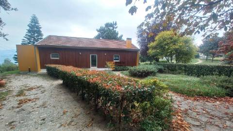 Moradia T2 Arrendamento em Carvalhosa,Paços de Ferreira