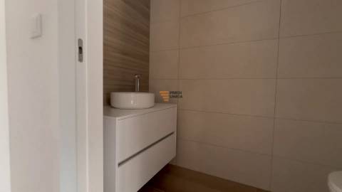 Moradia T3+1  Arquitetura Moderna Oferta ato escritura