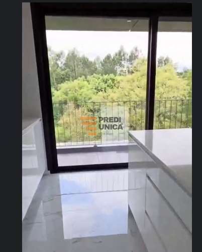 Moradia T3+1  Arquitetura Moderna Oferta ato escritura