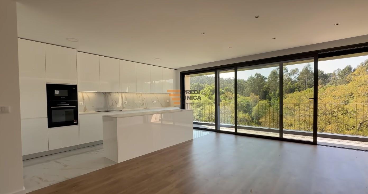 Moradia T3+1  Arquitetura Moderna Oferta ato escritura