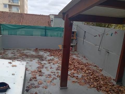 Moradia T2 Ramalde - Oferta ato escritura -Com rendimento