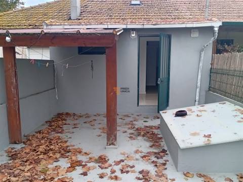 Moradia T2 Ramalde - Oferta ato escritura -Com rendimento