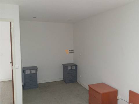 Moradia T2 Ramalde - Oferta ato escritura -Com rendimento