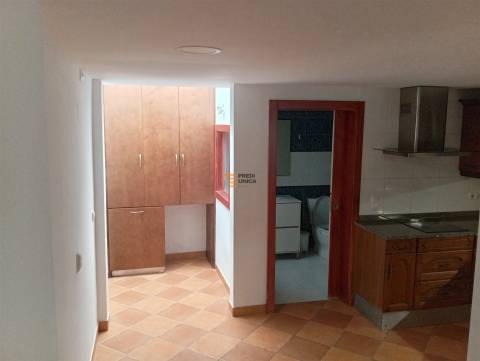 Moradia T2 Ramalde - Oferta ato escritura -Com rendimento