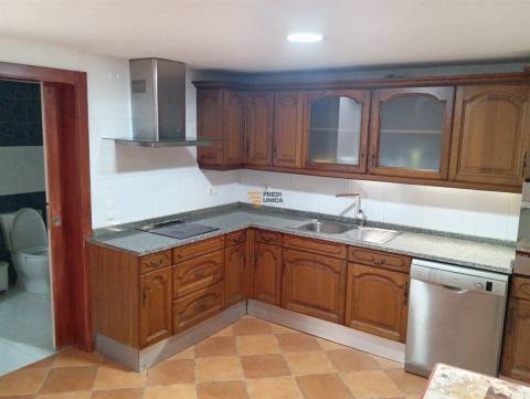 Moradia T2 Ramalde - Oferta ato escritura -Com rendimento